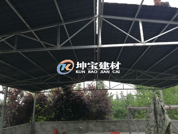 楼顶搭建树脂瓦大棚隔热效果显著