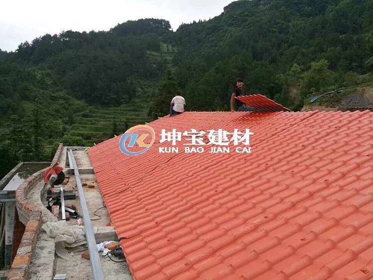 内江张哥家加盖二楼屋顶使用橘红色合成树脂瓦