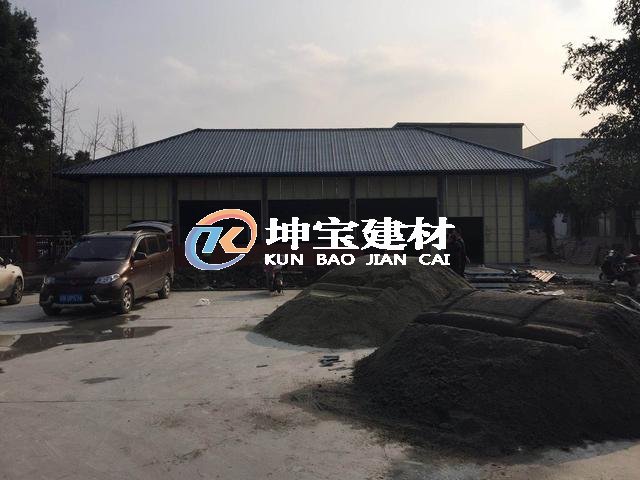 成都双流蛟龙港工业厂区正在翻修屋面建设改造