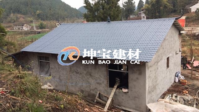 新建屋面采用合成树脂瓦